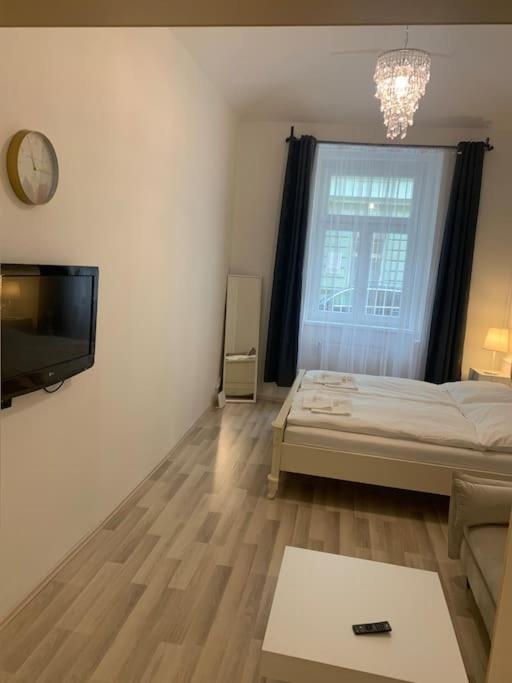 Helen Homestay Vysehrad Прага Екстериор снимка