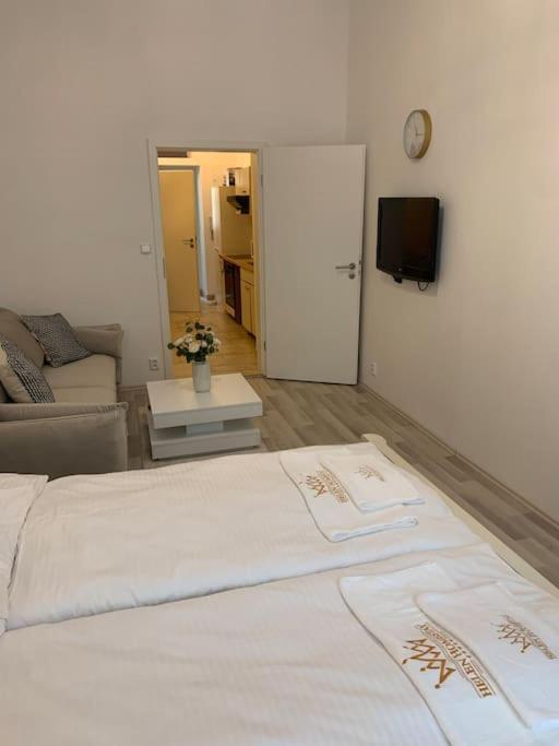 Helen Homestay Vysehrad Прага Екстериор снимка