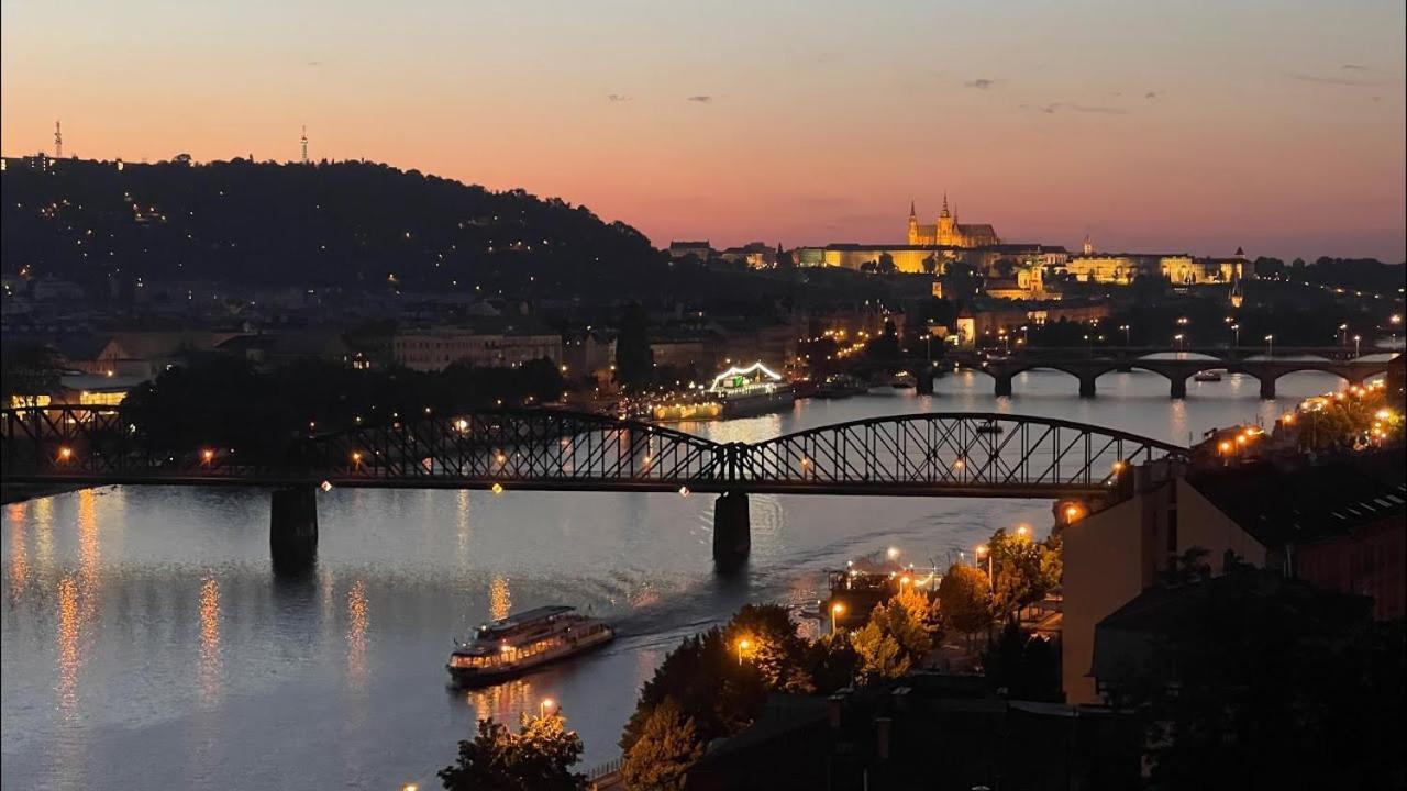 Helen Homestay Vysehrad Прага Екстериор снимка