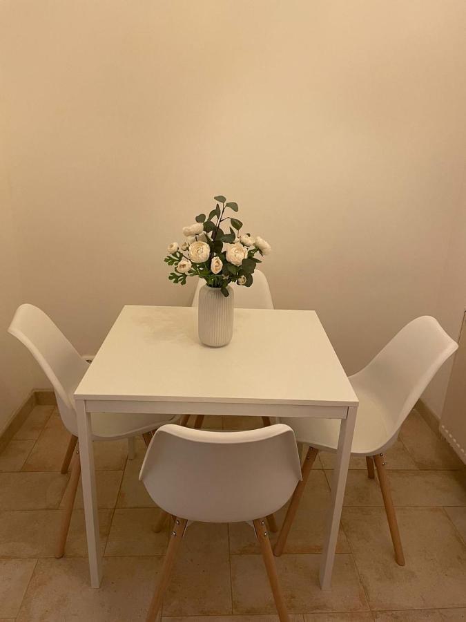 Helen Homestay Vysehrad Прага Екстериор снимка