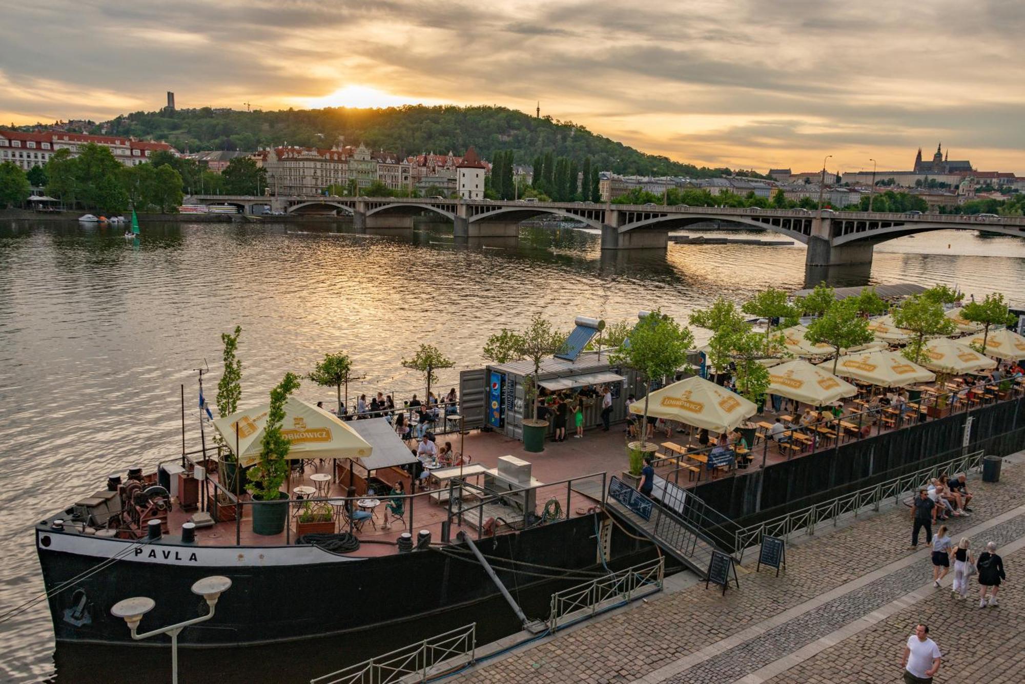 Helen Homestay Vysehrad Прага Екстериор снимка